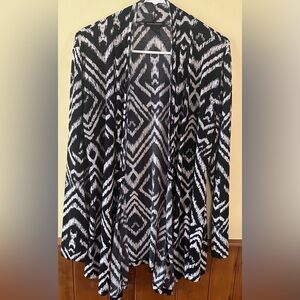 SUSAN LAWRENCE size LARGE, black & white, open front, long sleeved cardigan.
